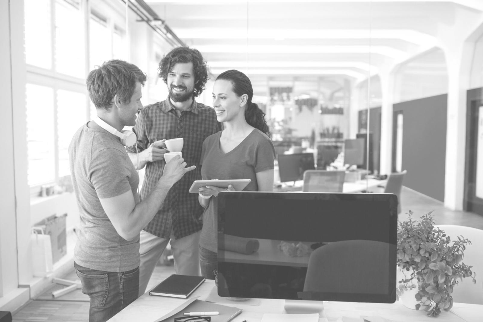 Professionelles Handelsteam bei der Marktanalyse